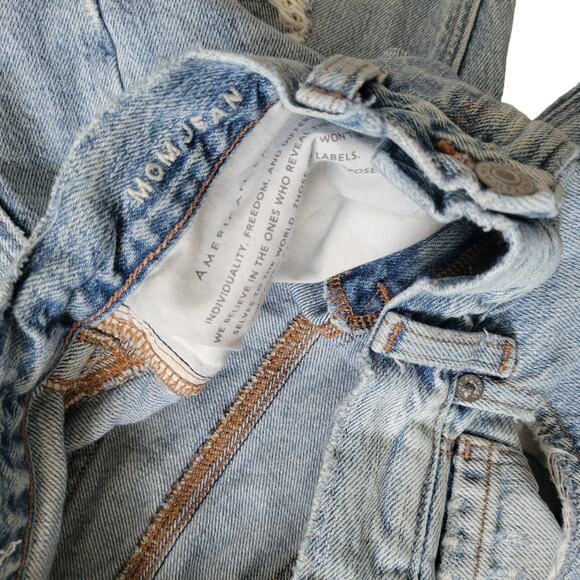 American Eagle Mom Jeans Light Wash Destroyed High Rise Jeans Women Sz US 2 Reg - Picture 6 of 7